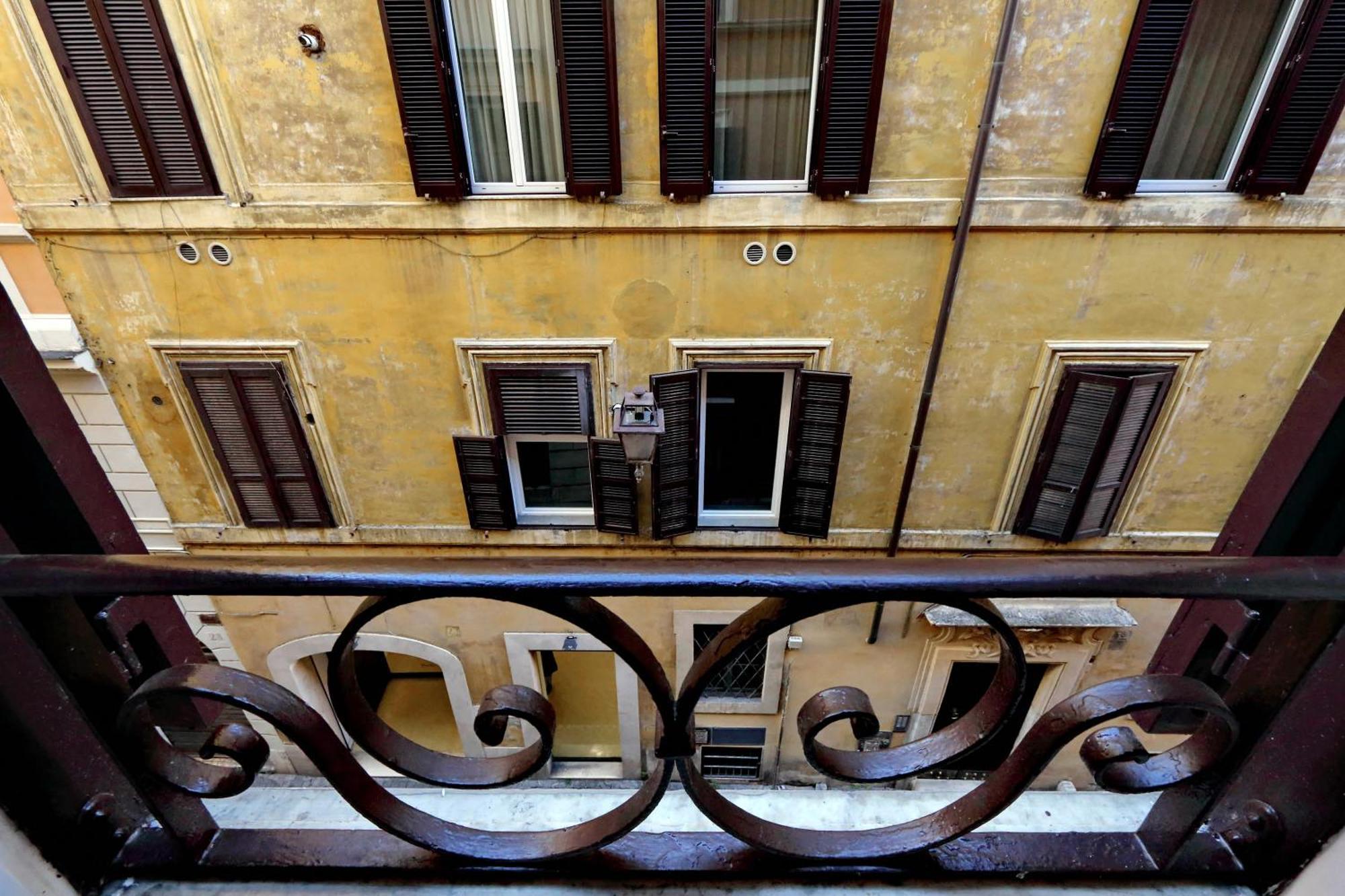 Luxury Charme Between Pantheon And Spanish Steps Rome Exterior photo